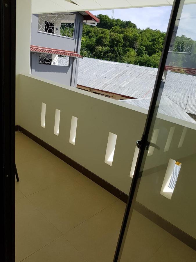 Hotel Larensia ラブハン・バジョ エクステリア 写真