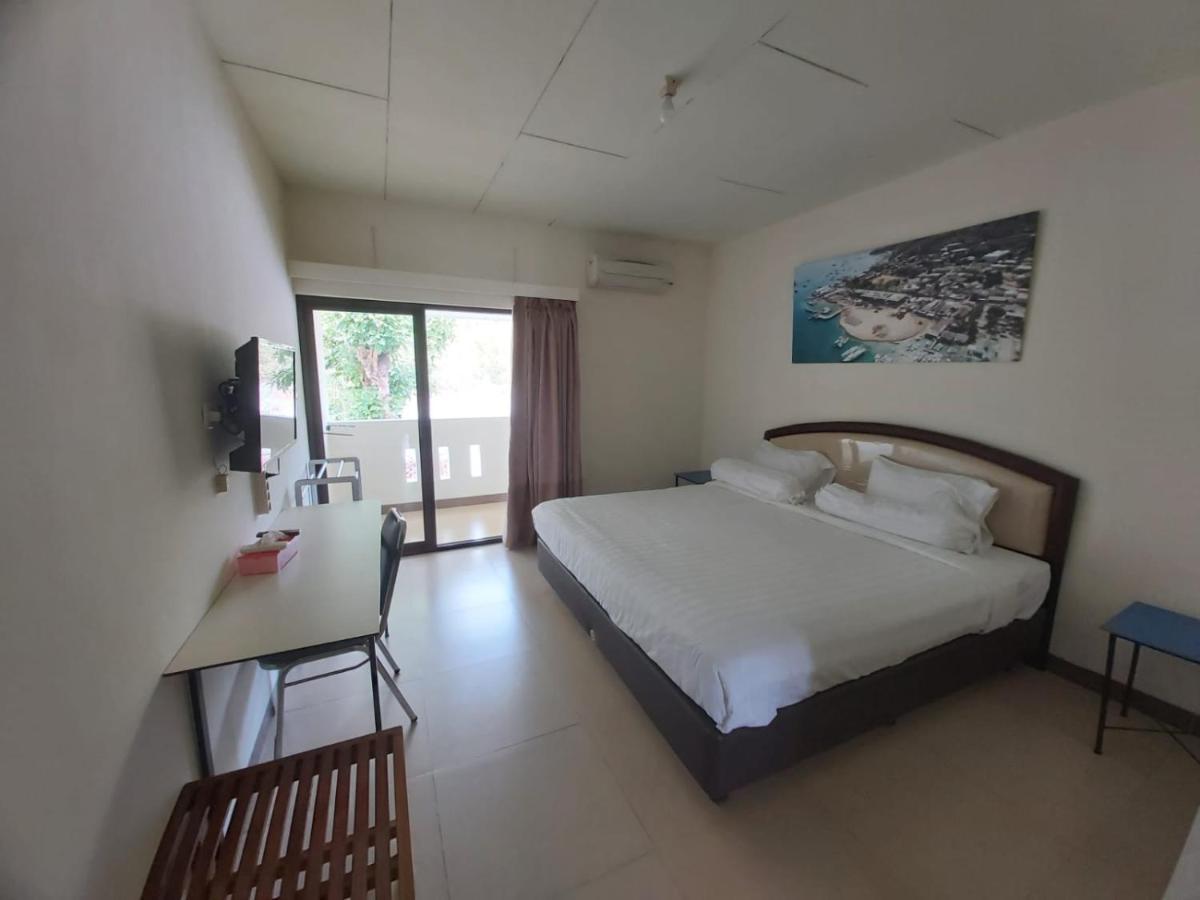 Hotel Larensia ラブハン・バジョ エクステリア 写真